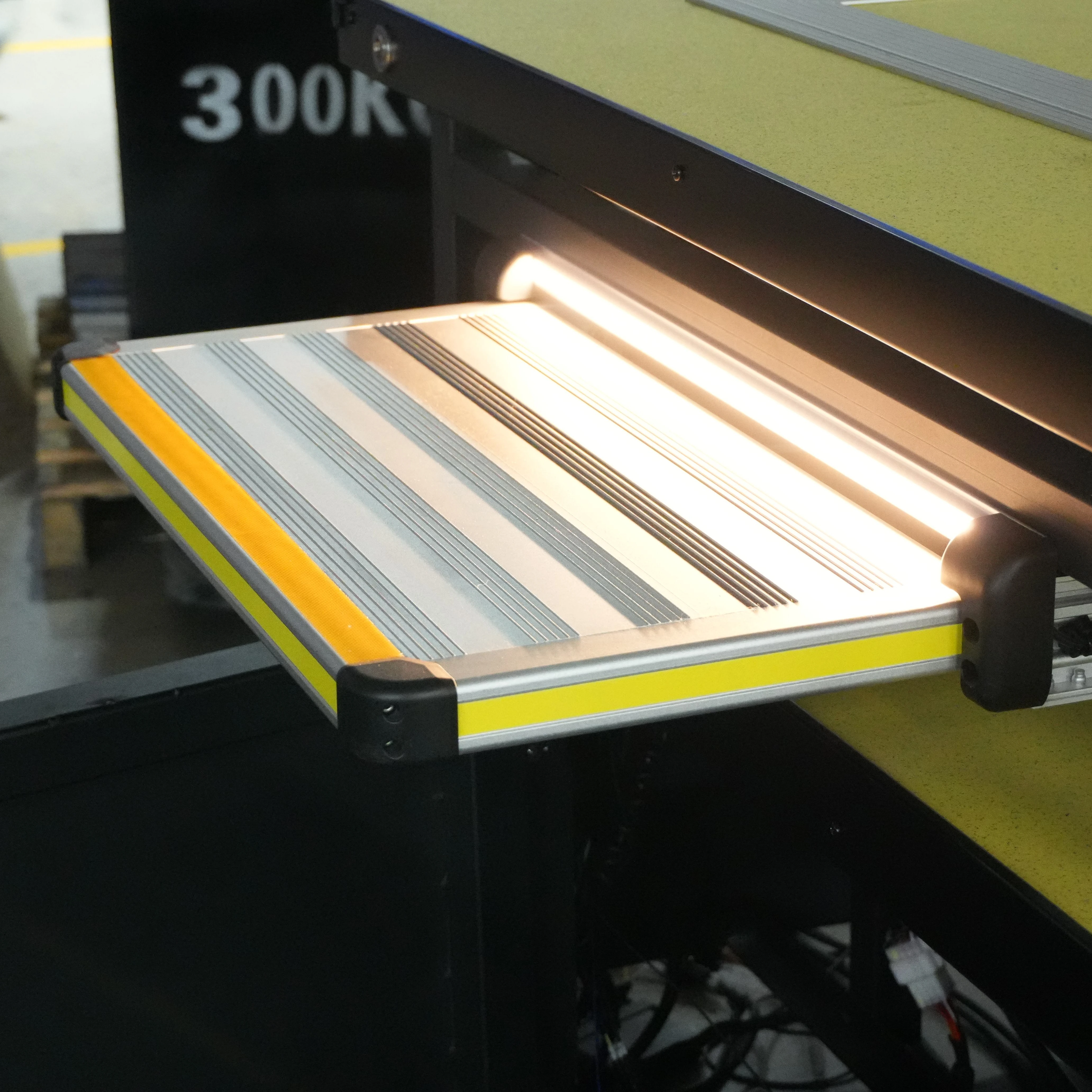 

Универсальные алюминиевые напольные панели 600*300 мм, новые электрические подножки для автобусов и автомобилей, модель SEF, производство Цзянсу, замена