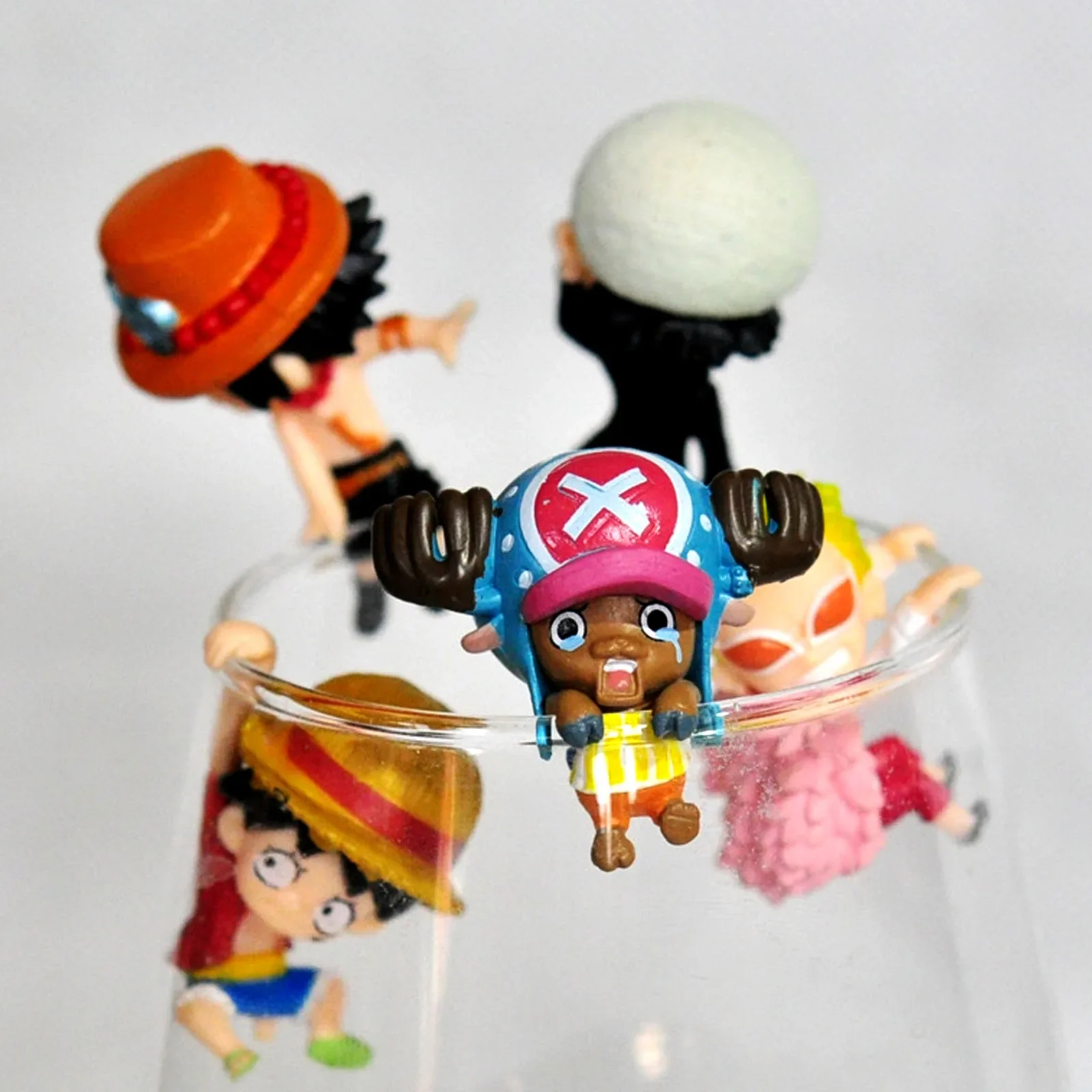 Mini figurines de dessin animé japonais ONE PIECE, Gashapon, jouet, tasse de Table de bureau, ornements, cadeaux d'anniversaire pour enfants