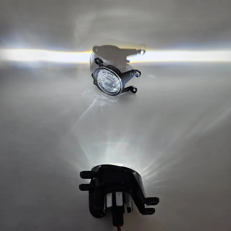 مجموعة مصابيح الضباب LED للسيارة مجموعة مصابيح الضباب لسيارة Toy-ota Grand Highlander 2024-2025 يسار ويمين