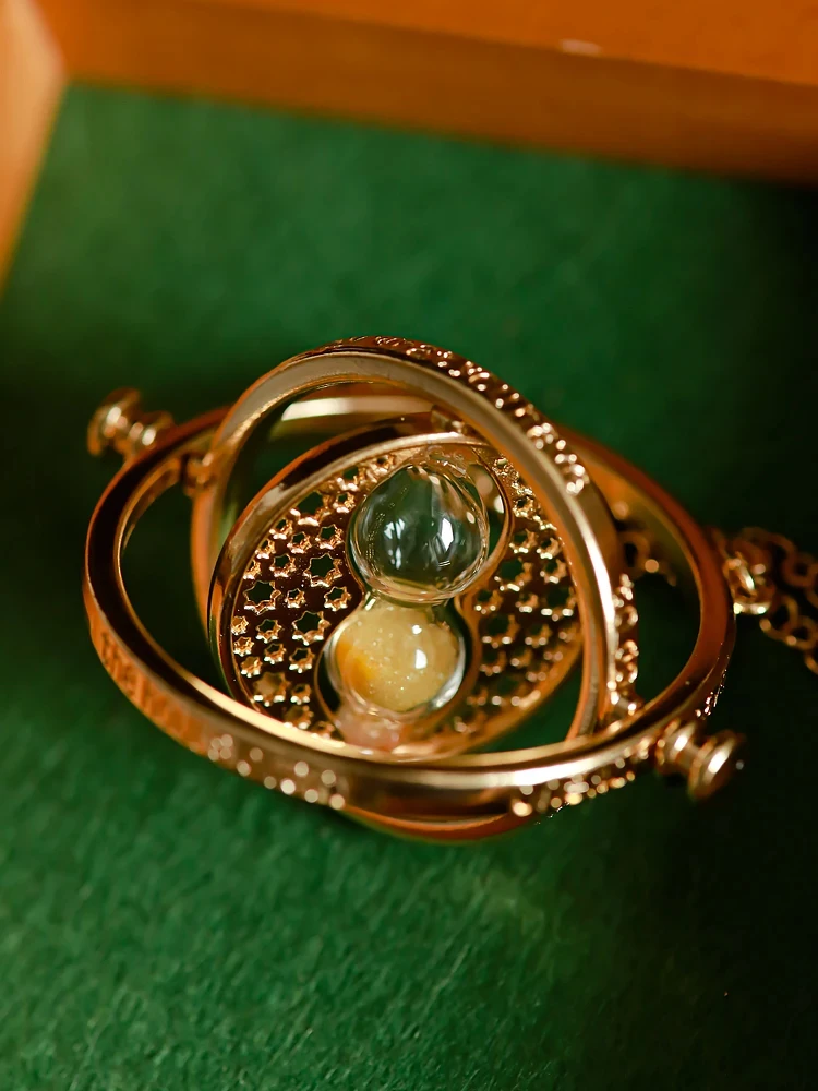 New Harried Time Necklace Timer Hourglass 360 Rotatable Potters Chain Cosplay Badge Brooch Jewelry Magic School Fans Gift