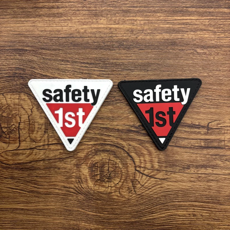 Invertiertes Dreieck-Schichtpatch, PVC-Material, Armband mit Klettverschluss, Dekorativer Aufnäher für Taschen und Kleidung, Inklusive passender Filz-Applikation