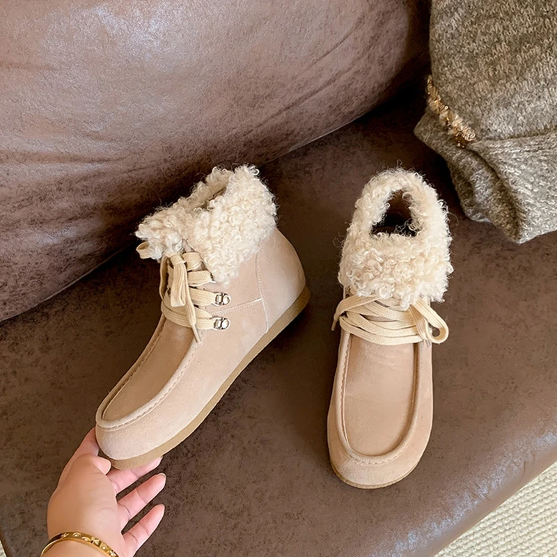 أحذية نسائية جديدة للخريف والشتاء بمقدمة مستديرة من جلد البقر المدبوغ الأصلي وكعب متوسط لزيادة الارتفاع وأربطة من الصوف أحذية الثلوج العصرية