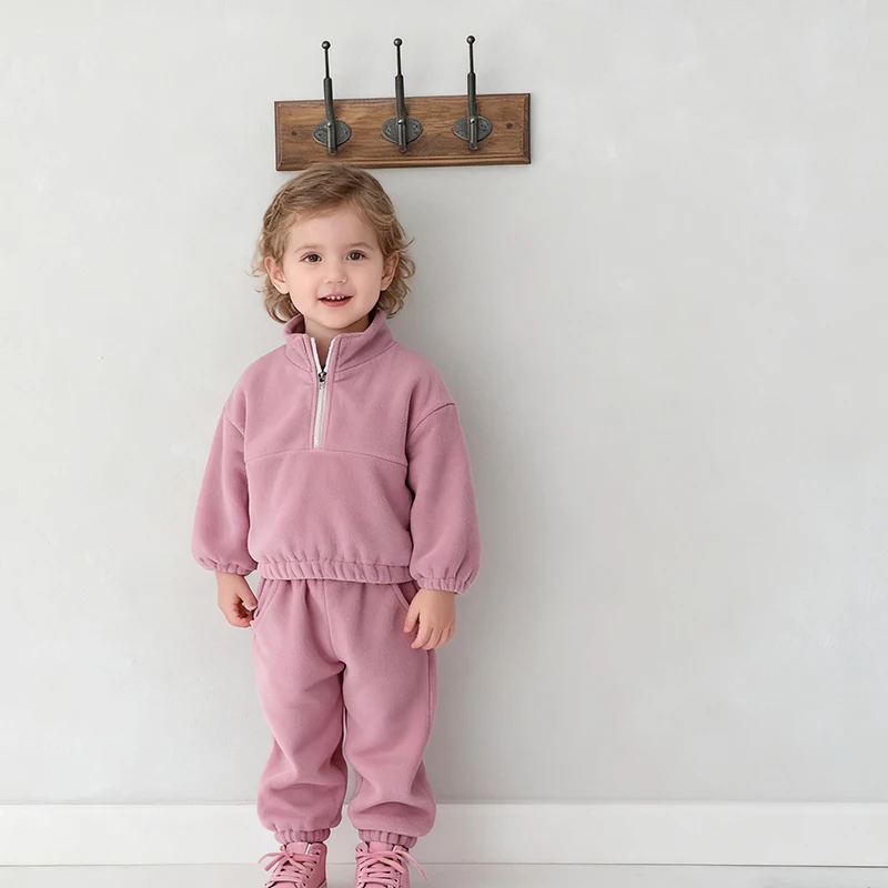 

Новинка 2023 года, осенне-зимний спортивный комплект для маленьких мальчиков и девочек, детская одежда, флисовый однотонный костюм, наряд для маленьких мальчиков и девочек, 2 шт.