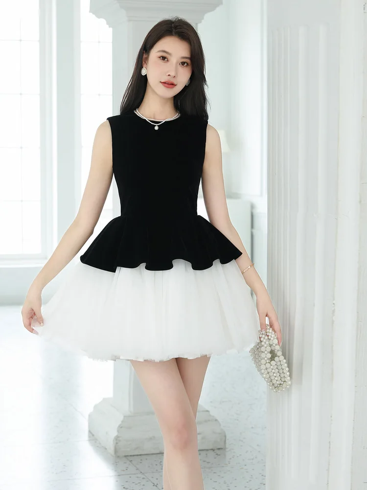 فساتين سهرة فرنسية أنيقة بمزاج اجتماعي أسود برقبة دائرية بدون أكمام وخصر عالٍ فستان شبكي لحفلات أعياد الميلاد للنساء