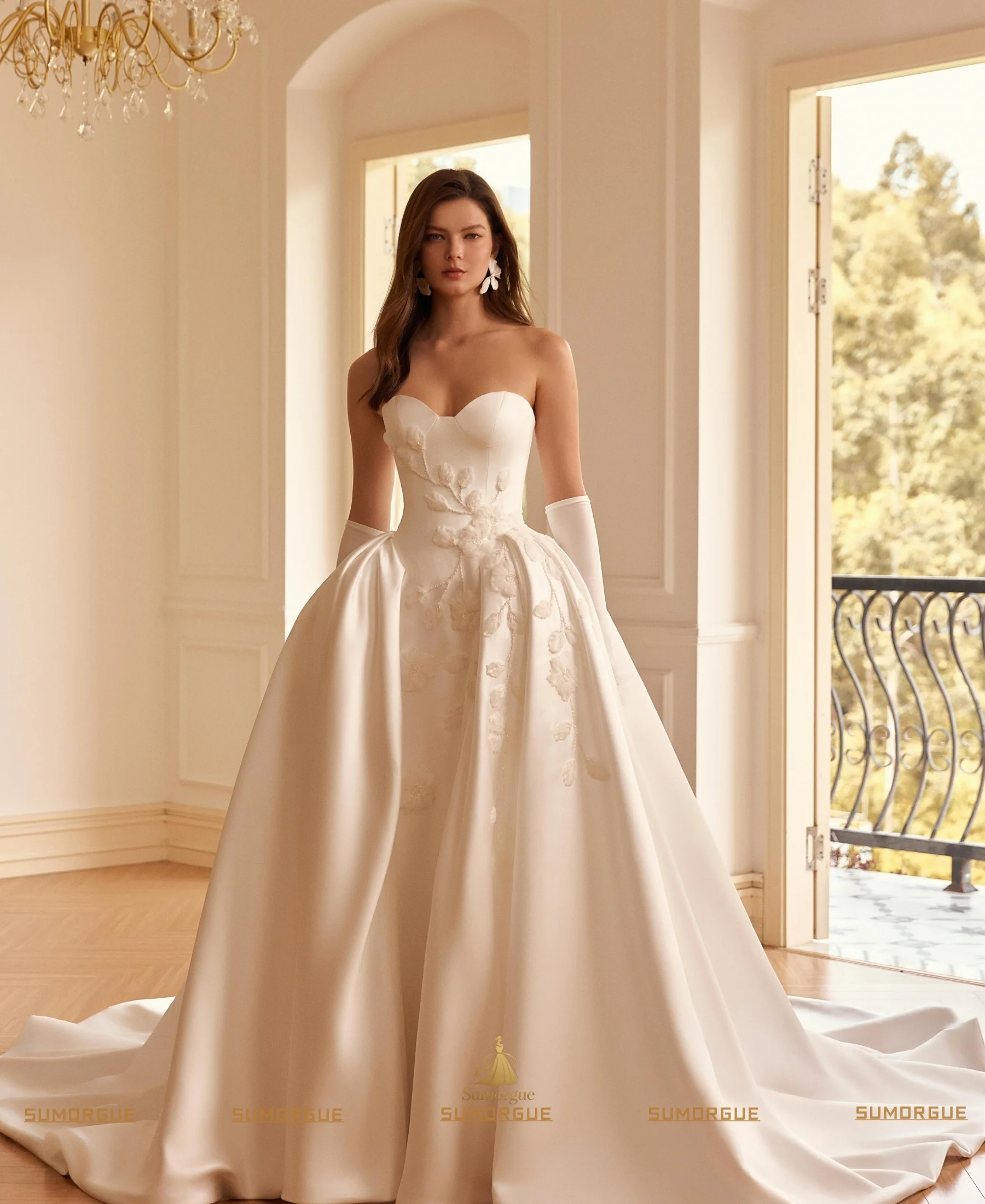 Luxurious Satin Strapless Ball Gown Wedding Dress Beaded Sweetheart Bridal Gown for Women HIgh-end Customized Vestidos De Novia