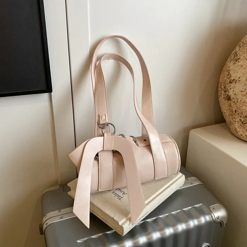 

Elegant Messenger Bag In Premium Leather For Women, Crossbody Wear, Timeless Design From Famous Luxury Designer