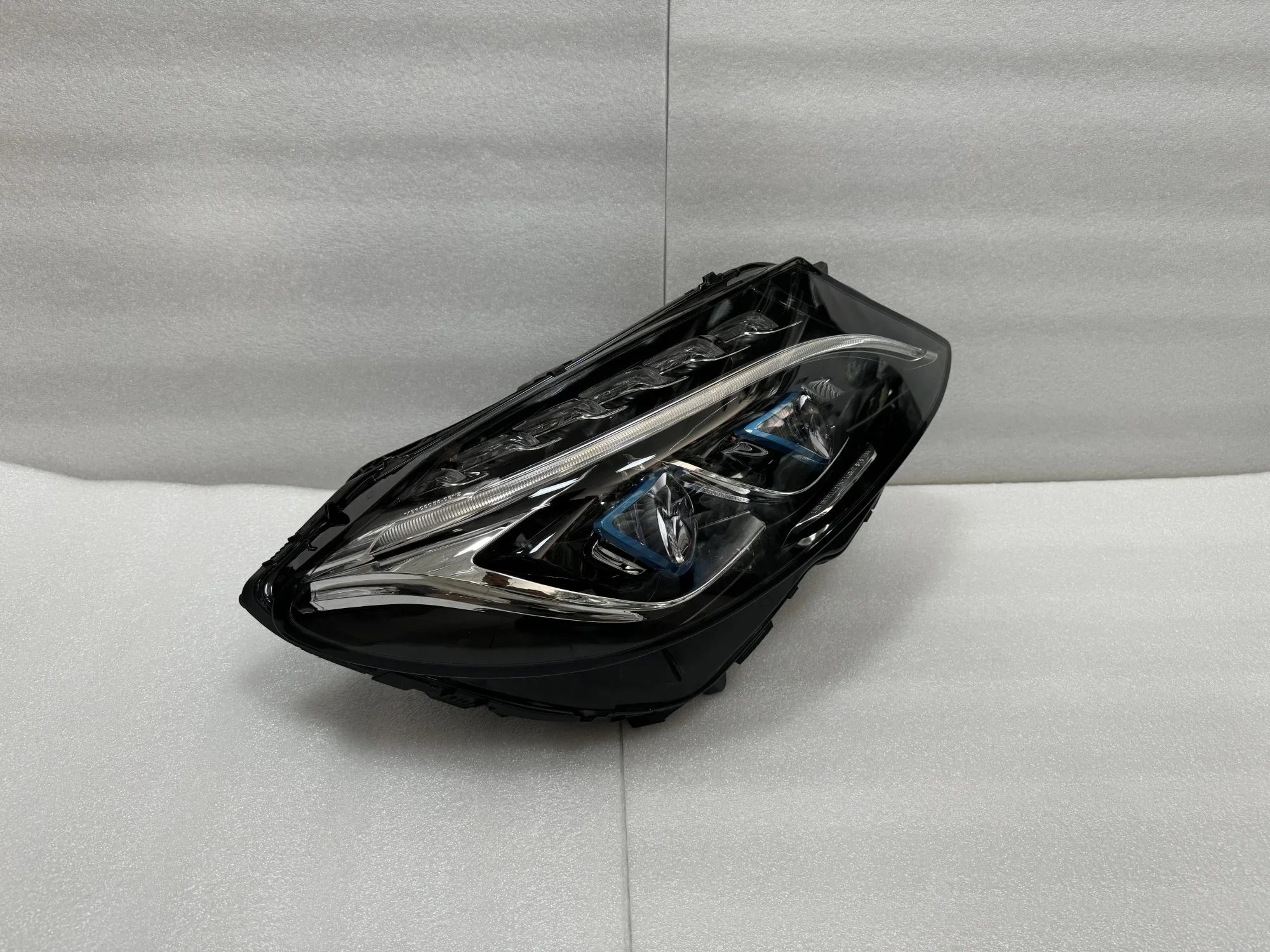 

Faros delanteros LED de doble lente, faros de cejas azules, alta calidad, adecuado para Benz clase C W205