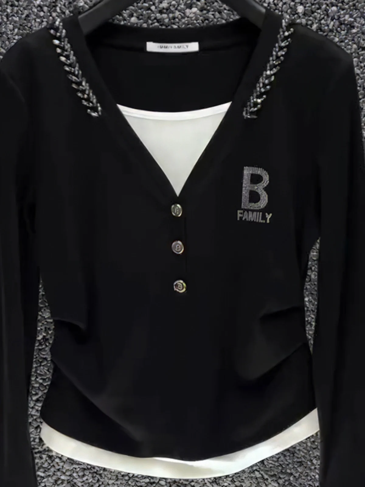 

Женская футболка с V-образным вырезом и буквенным принтом, имитация двухслойности, корейский стиль, длинный рукав, осенний дизайн, повседневная, удобная