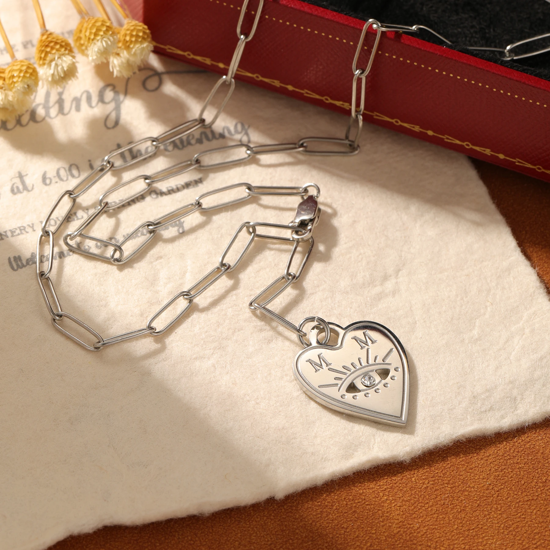 مخصص القلب قلادة الفولاذ المقاوم للصدأ مطلية بالذهب سلسلة مسطحة العين رمز الماس لهجة قلادة بحرف هدية للنساء عيد الميلاد