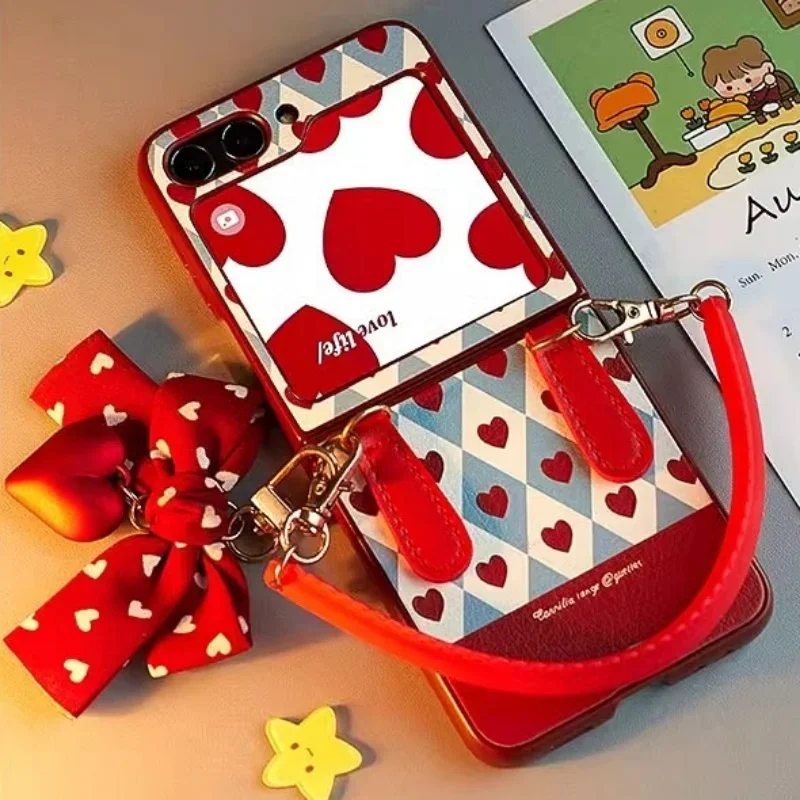 

For Samsung Galaxy Z Flip 7 flip6 Flip5 flip 4 3 INS Retro Heart Case Lovely Bow Wrist Strap Cover Luxury PU Leather Phone Cases