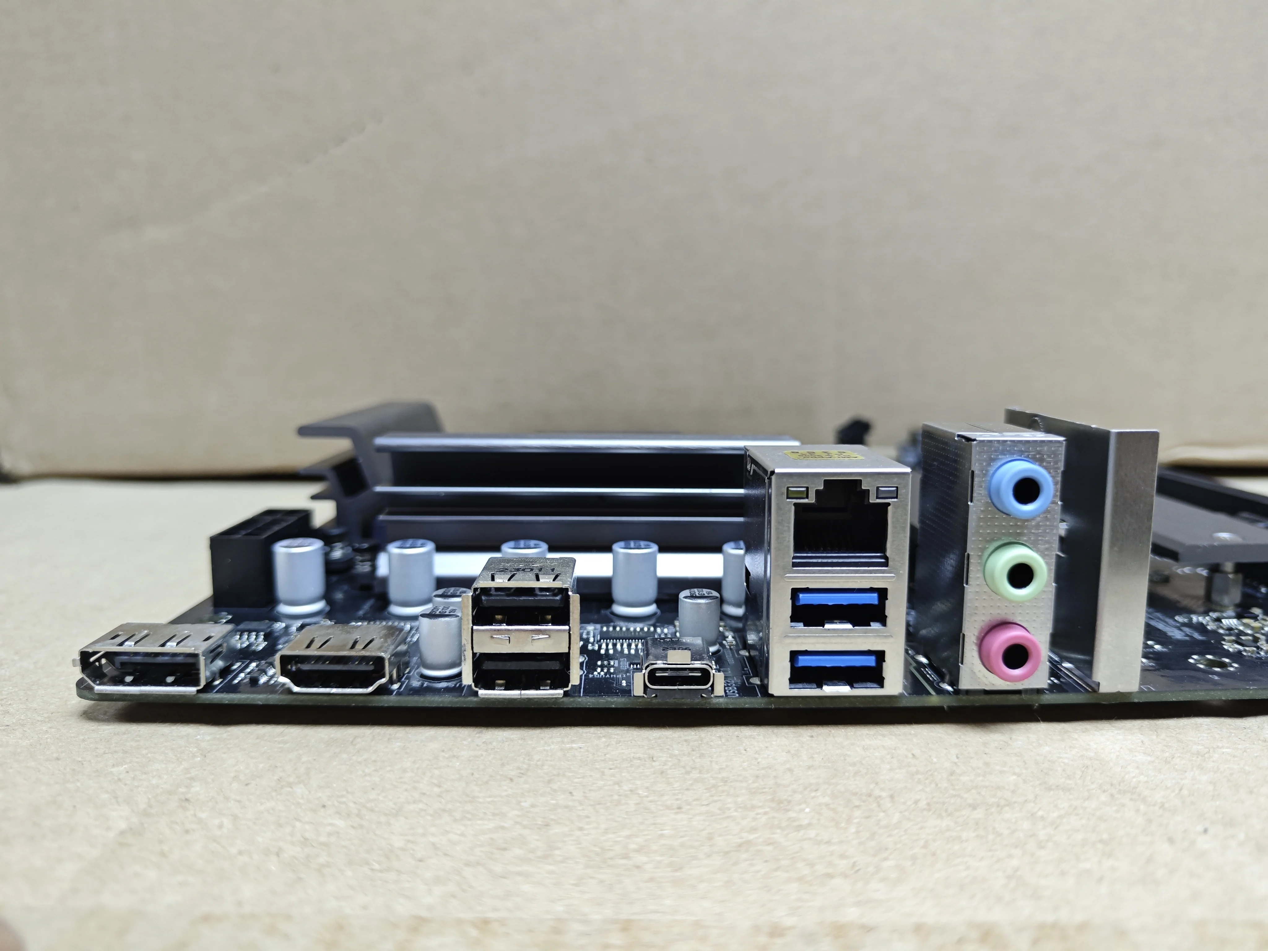 ASRock B760M LGA 1700 마더보드 RAM DDR5 B760 CPU 인텔 코어 i9-14900 i7-14700 i5-14400 i5-13400F M.2 PCIe 4.0 마이크로 ATX 지원 썸네일 6