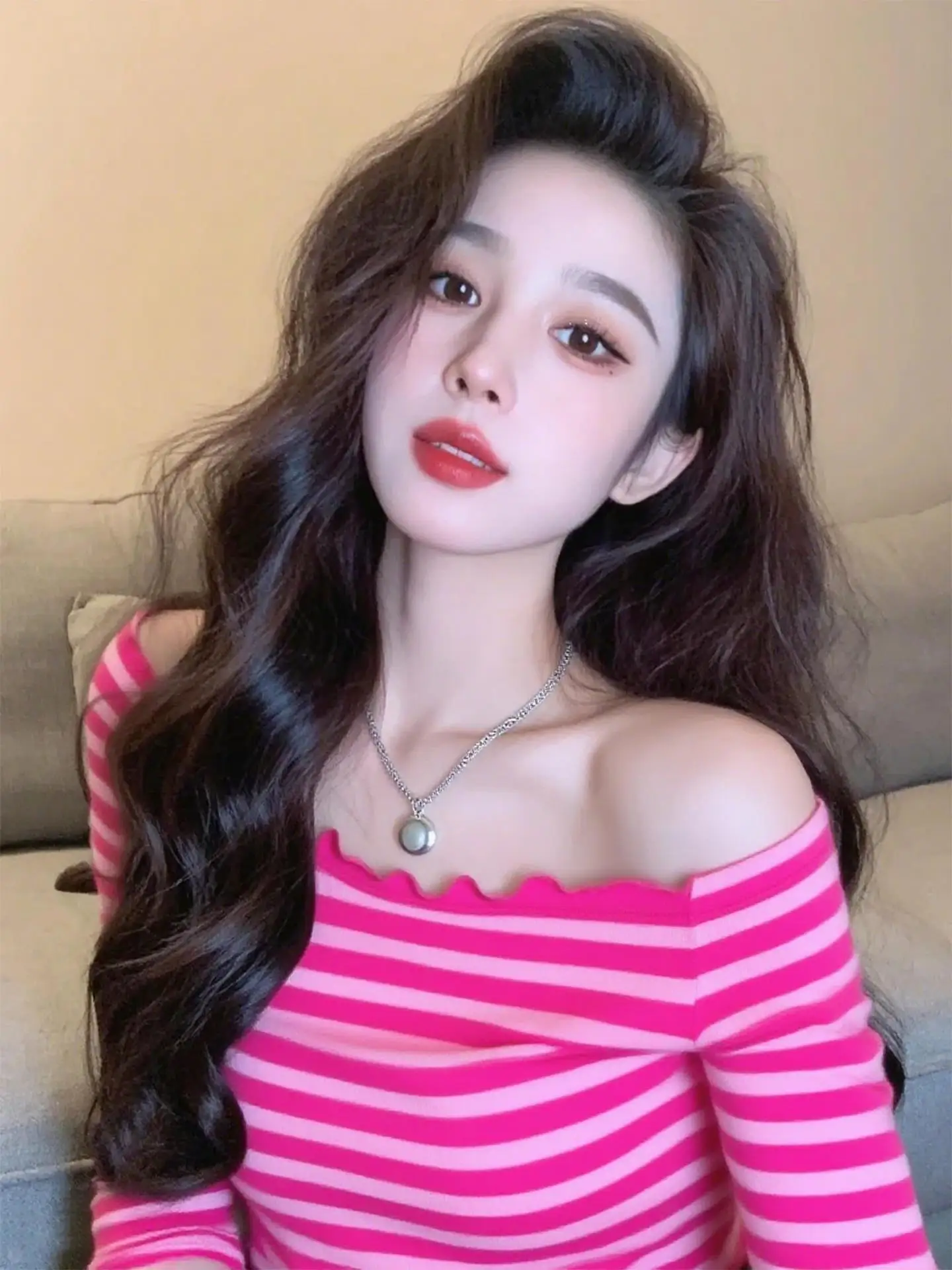 

2025 New Pink Striped Long Sve oulder Bared T irt Women's Spring Autumn Pure Desire European Sle Top Commute Sle L...