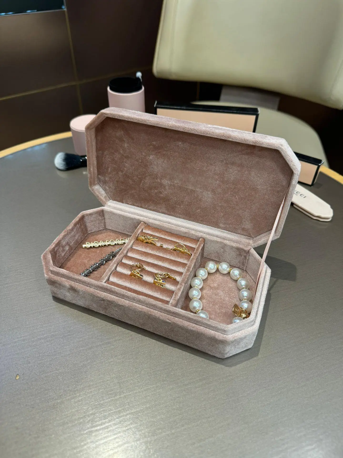 Esecuzione squisita, facile da trasportare, la scatola di immagazzinaggio di gioielli preziosi può essere utilizzata per riporre gioielli quotidiani Scatola di immagazzinaggio di fascia alta