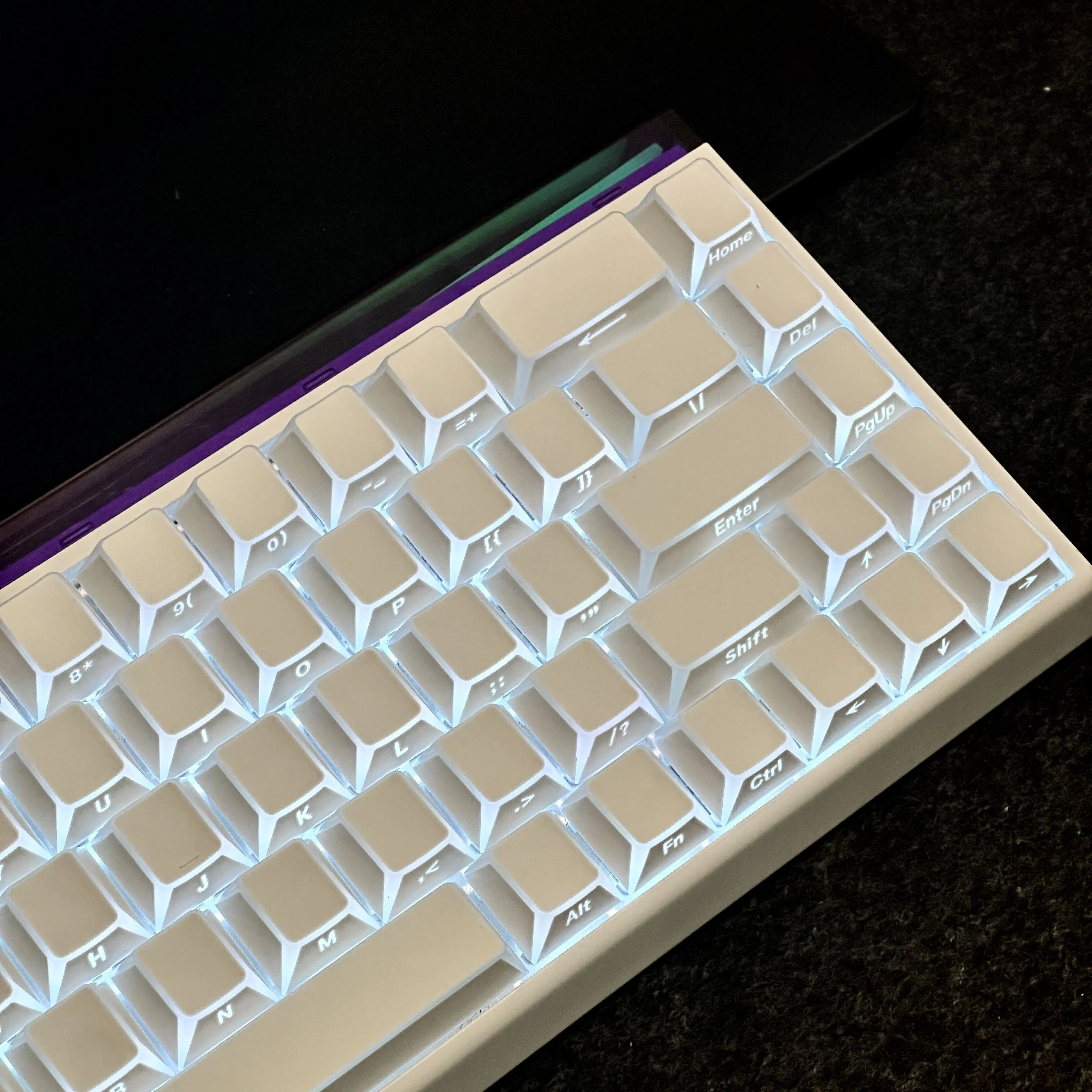 

Folding keycaps Transparent keycaps PBT customization Original highly adaptable magnetic axis machinery