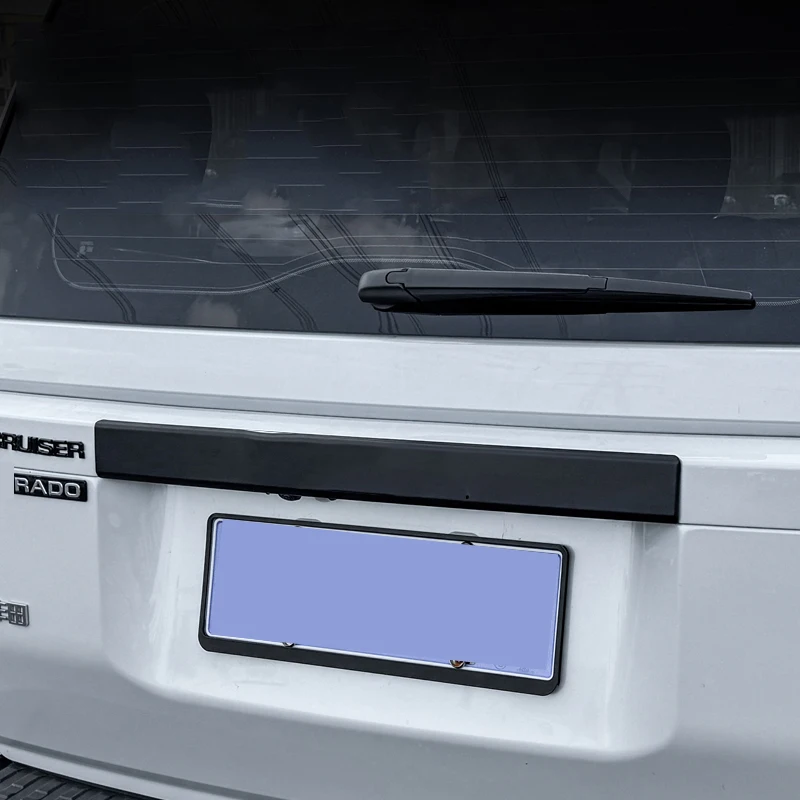 ينطبق على تويوتا لاند كروزر الباب الخلفي تقليم حروف اسوداد 24 برادو LC250 المصد الخلفي تحت الحرس