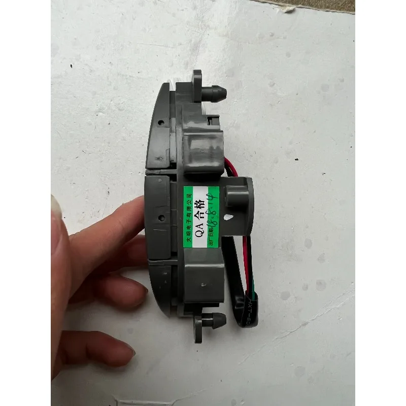 1pc for GWM Wingle 3/5 steering wheel volume control Bluetooth switch button