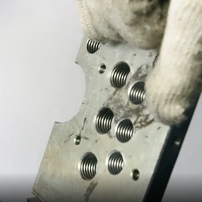 Air Blowing Oil Injection Tapping Machine M3-M20-M24-M36 Electric Tapper Servo Motor with Chuck Drilling Threading Machine