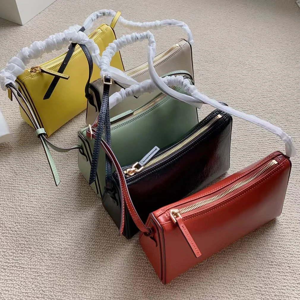 

Simple High-end Shoulder Messenger Bag Korean Niche Motorcycle Armpit Bag