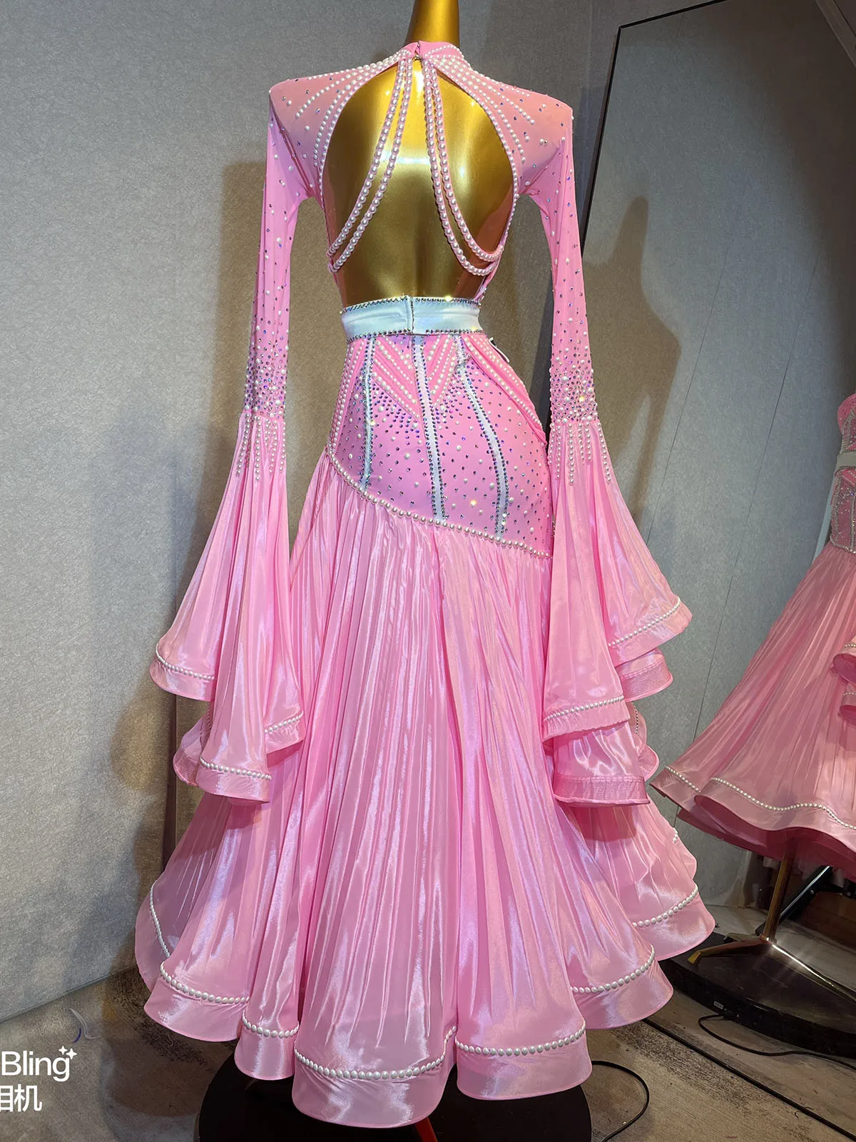 فستان قاعة الرقص الحديث المصنوع يدويًا - مقاس مخصص، وتدفق أنيق وحواف من حجر الراين لأحداث الرقص #2