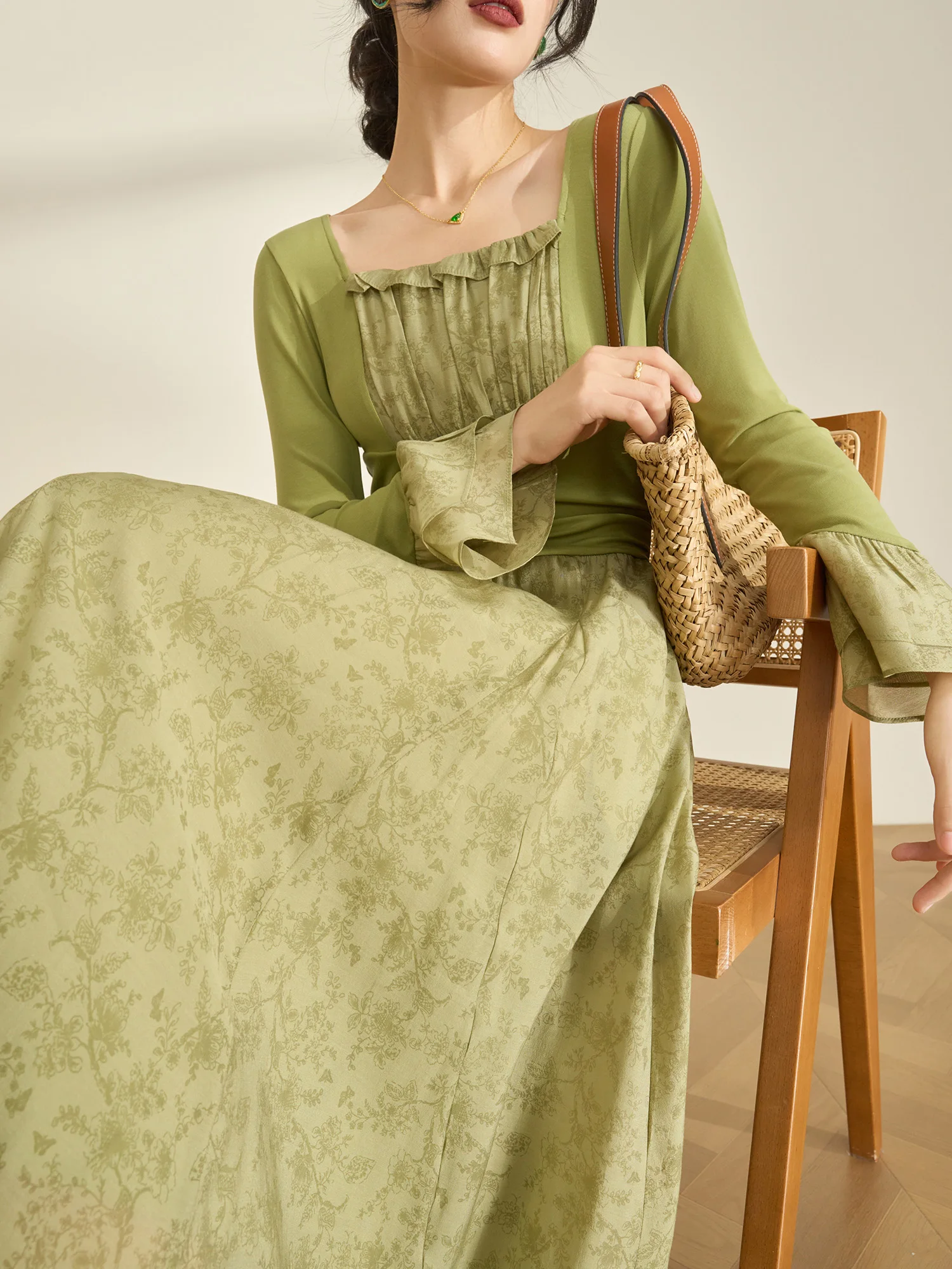 

Легкая роскошная полиэстеровая юбка H-образного силуэта Flowing Era Unique Gentle Ele Dr Sli, не повторяющаяся, для весеннего городского стиля