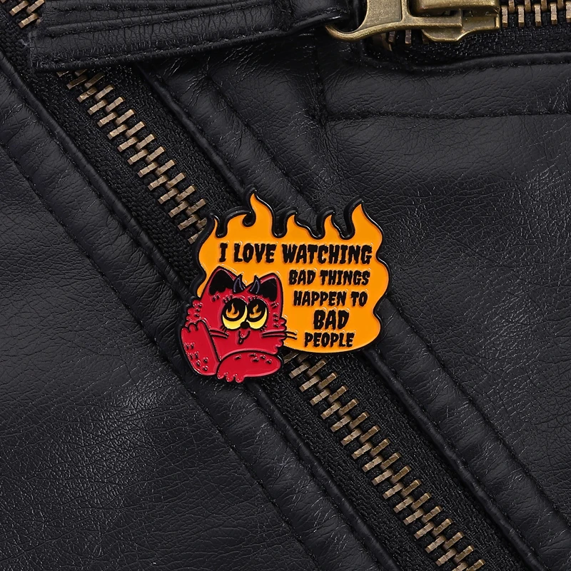 Ich liebe schlechte Dinge beobachtet schlechte Menschen, Emaille-Anstecknadel, Flamme, edgy, Brosche, Revers, Rucksack, Abzeichen, Modeschmuck, Accessoires – Detail 6
