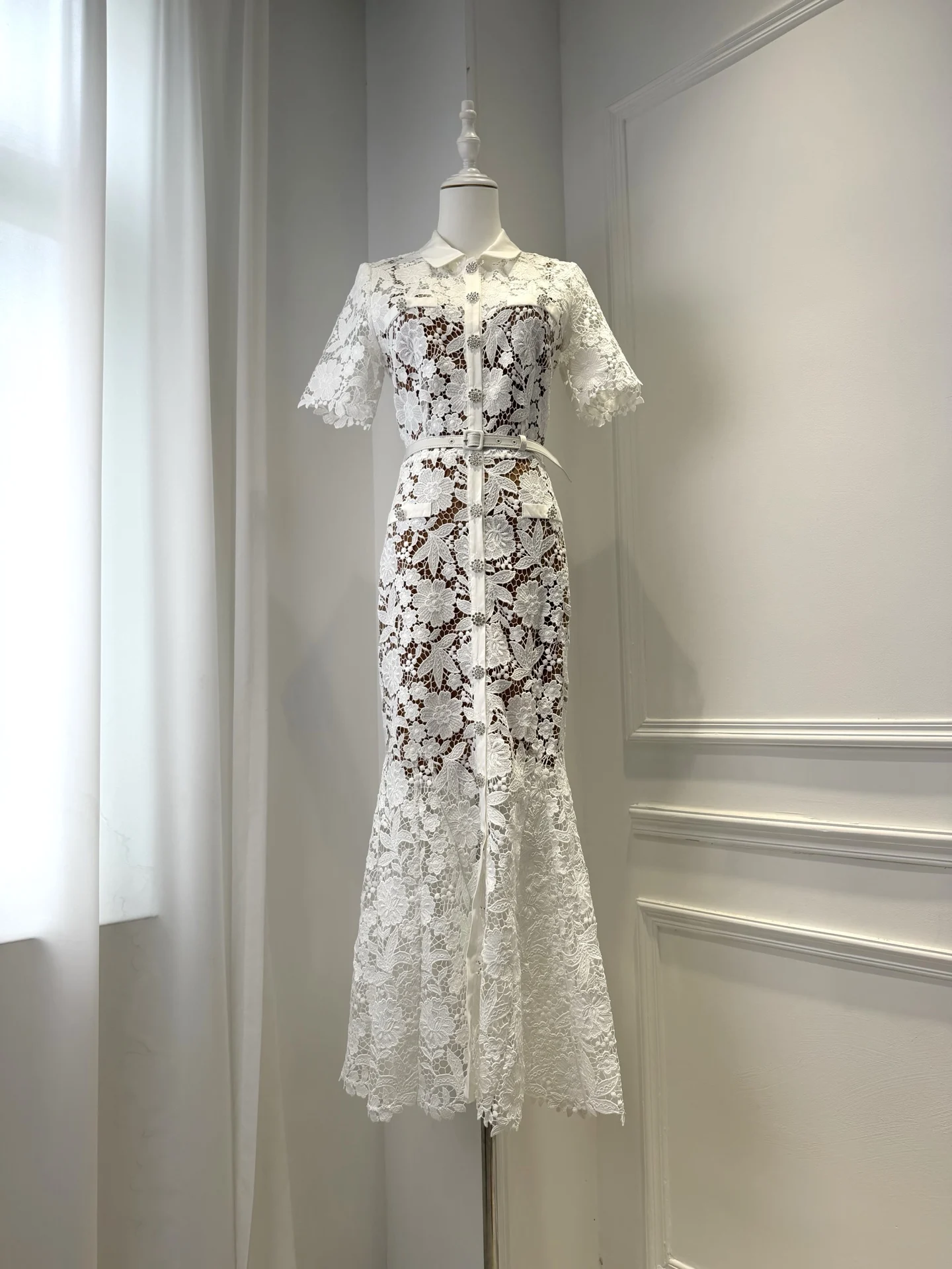Women's Floral Lace Embroidery Midi Dress Rhinestone Buttons Turn-down Collar Short Sleeve Elegant Ladies Robe with Belt