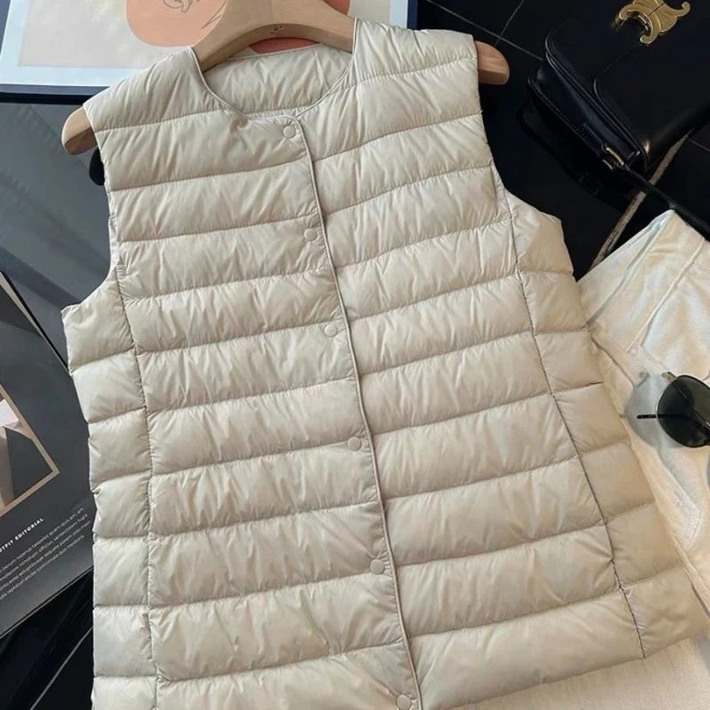 50% + سترة بيضاء خفيفة الوزن للغاية قابلة للتعبئة ببطانة دافئة 2025 سترة نسائية خفيفة الوزن بدون أكمام منتفخة #2
