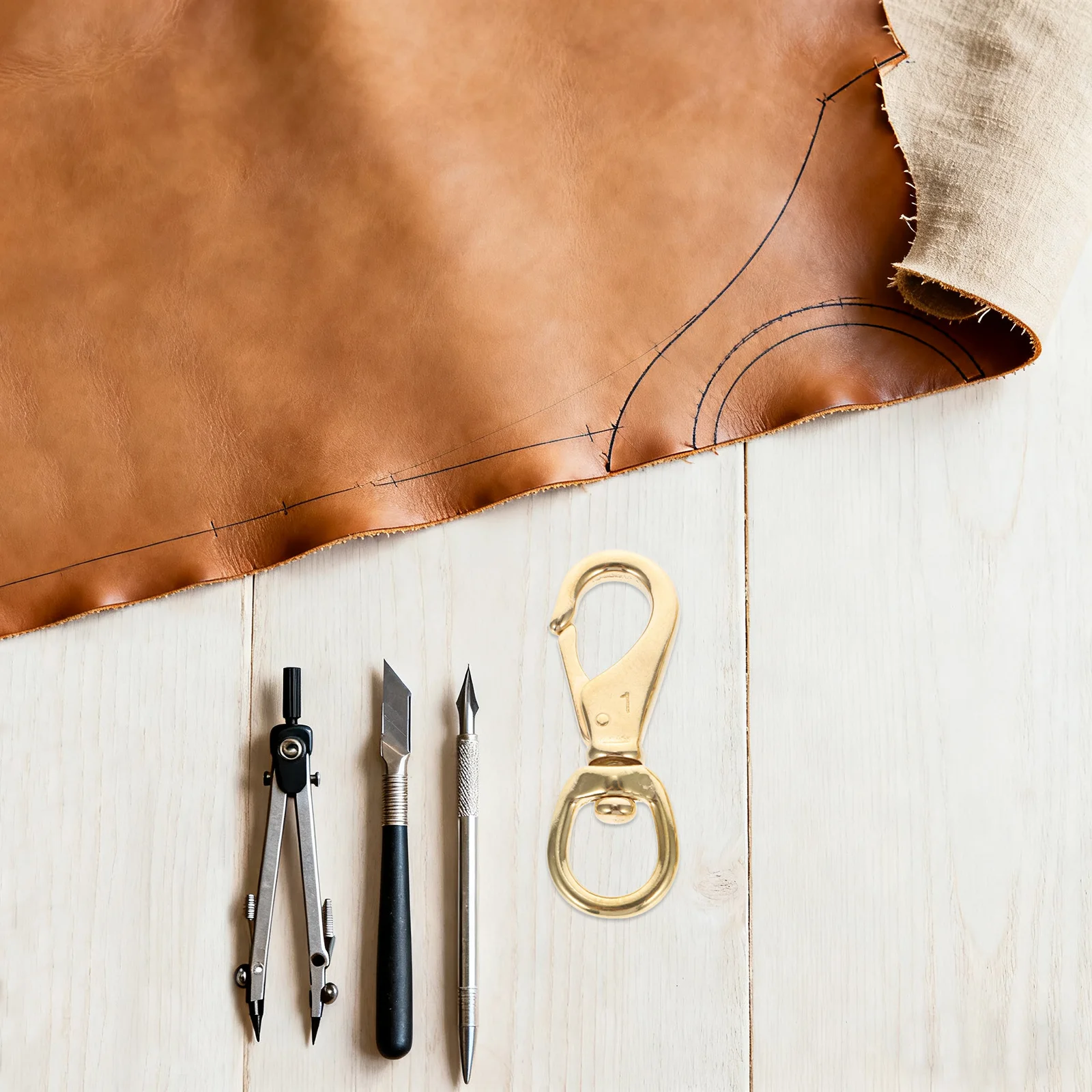 

2Pcs Golden Brass Bag Buckles Sturdy Detachable Connectors for Shoulder Straps Pet Leashes Key Chains Exquisite Handbag Clasps