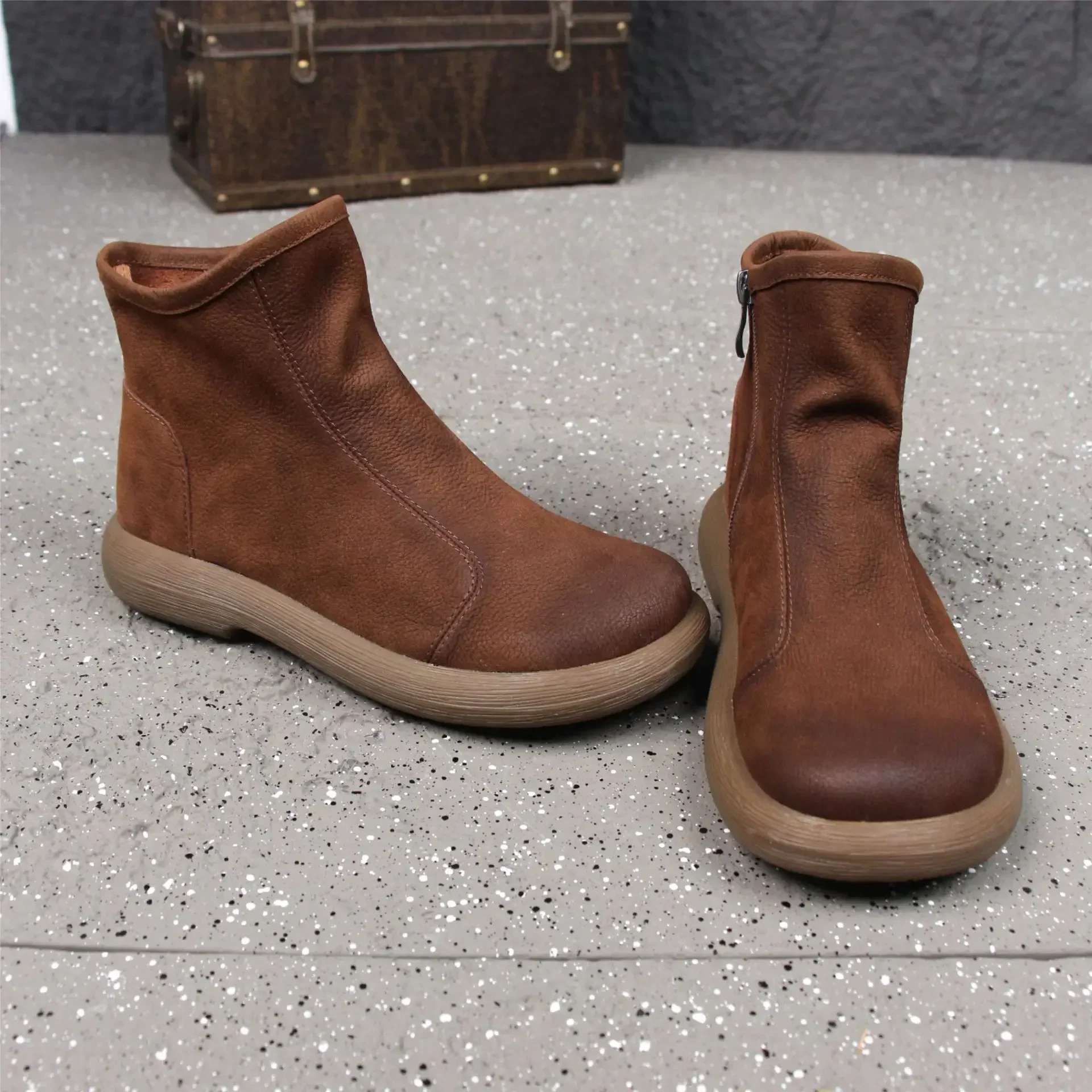 Careaymade-Bottes courtes en cuir véritable faites à la main pour femmes, bottes chaudes d'hiver, tête ronde, fermeture à glissière latérale, chaussures simples décontractées pour femmes, nouveau