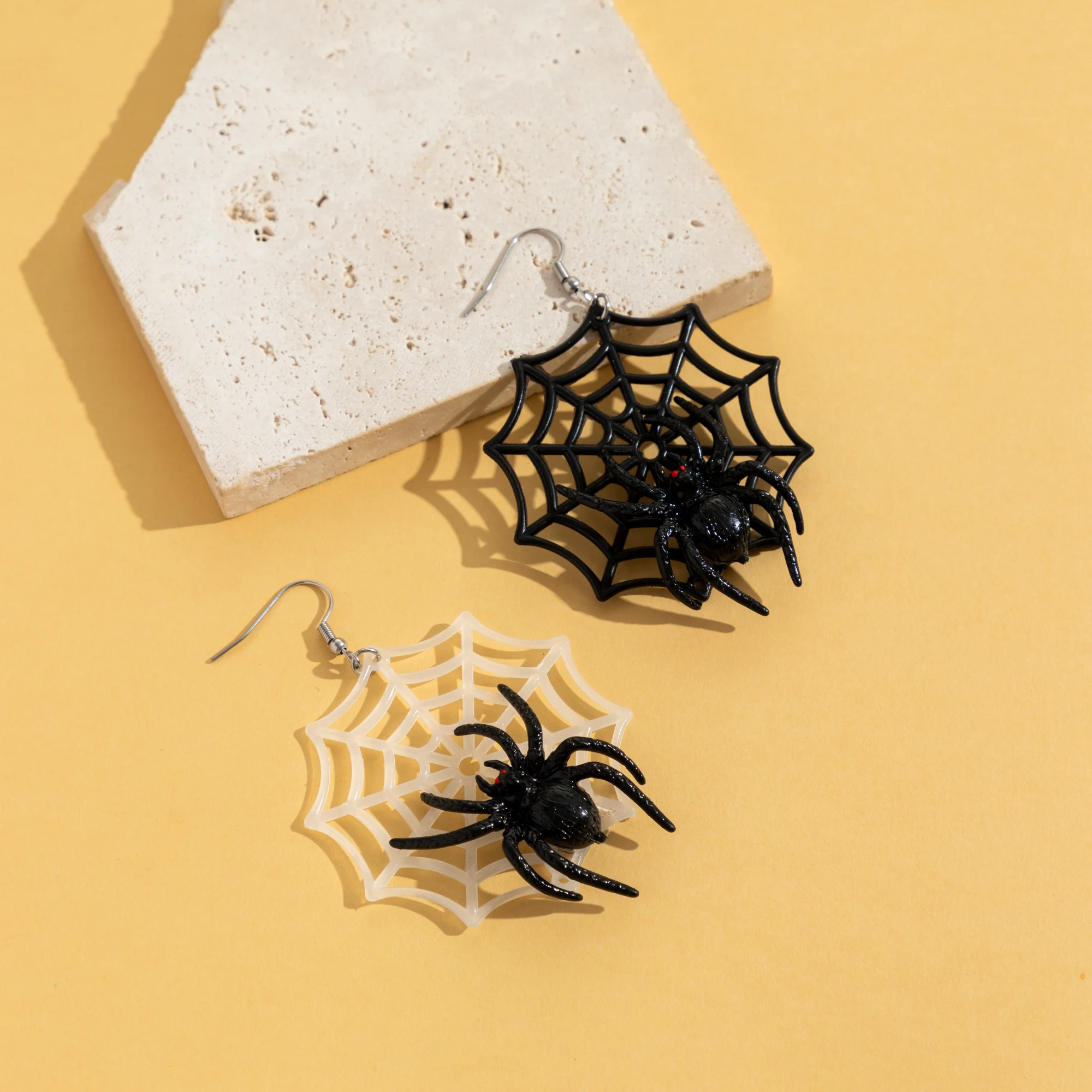 1 Pair Black Spider Earrings 3D White Luminous Spider Web Dress Up Funny Horror