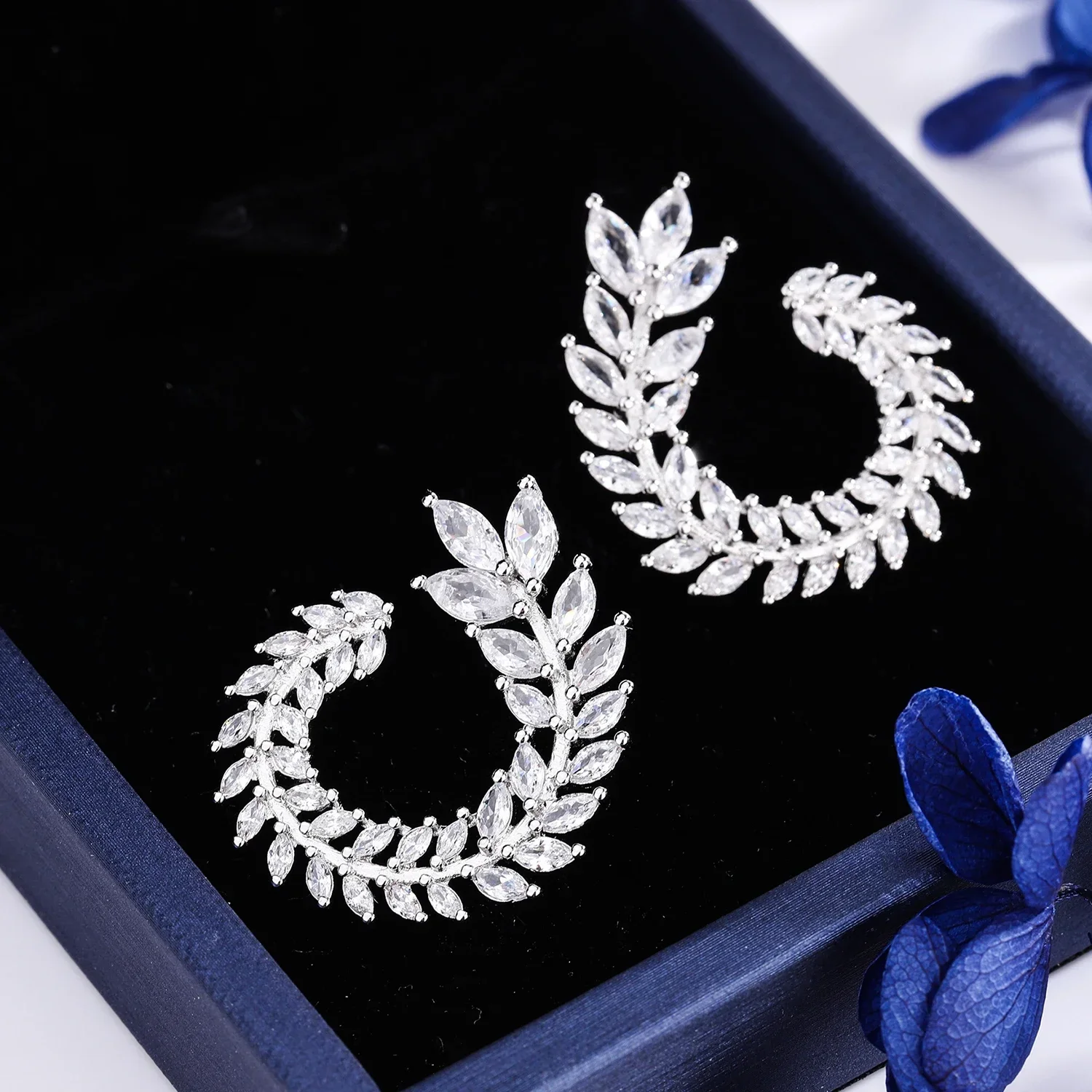 New 925 Silver Plated Earrings Creative Personality Olive Branch Leaf Earrings Geometric Circular Earrings Ladies Ladies Jewelry