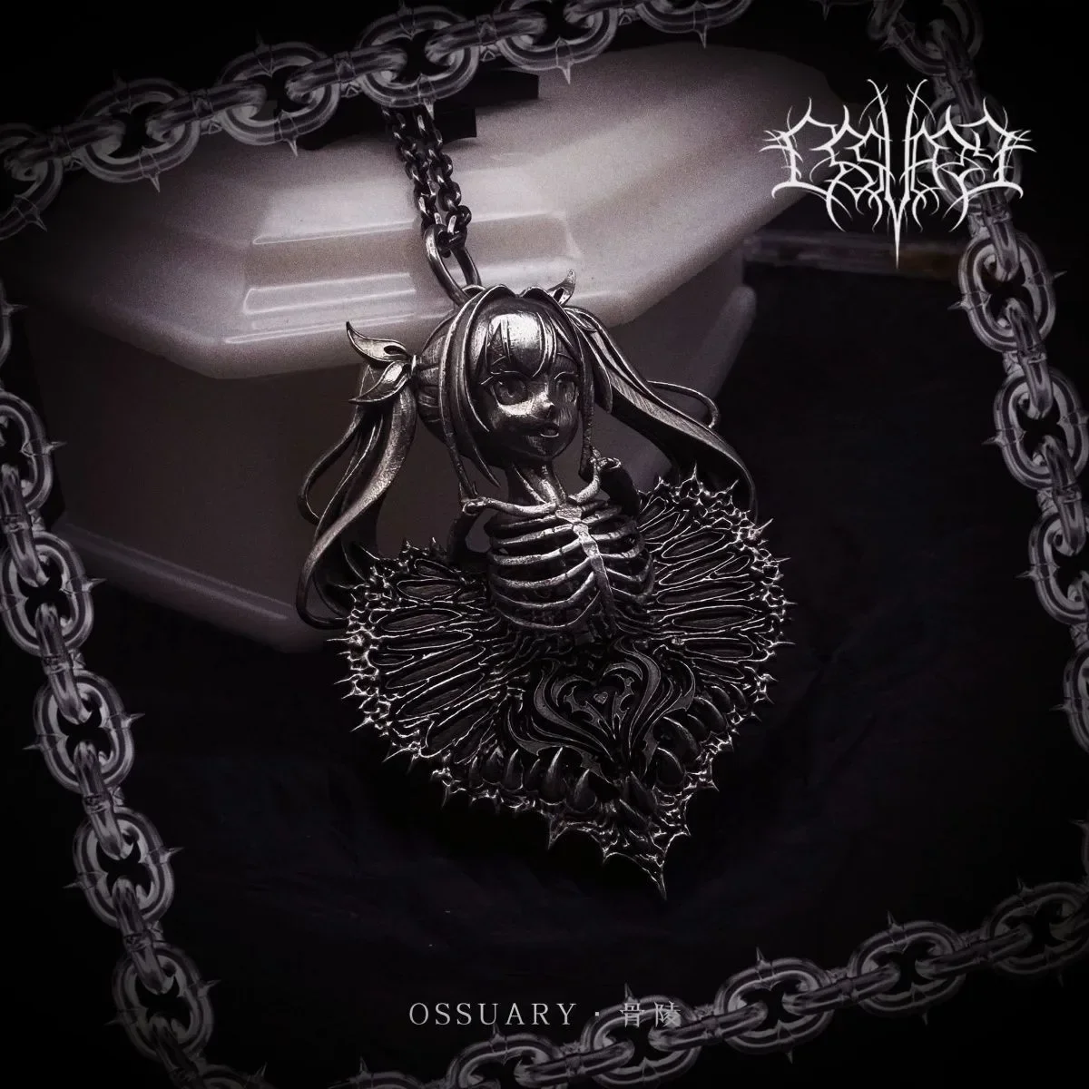 

Подвеска «Ангел боли» второго бренда «Боль в метро» — дизайн «Окружающая смерть с ограниченными возможностями», тема «Костная майолеум», оригинальное создание