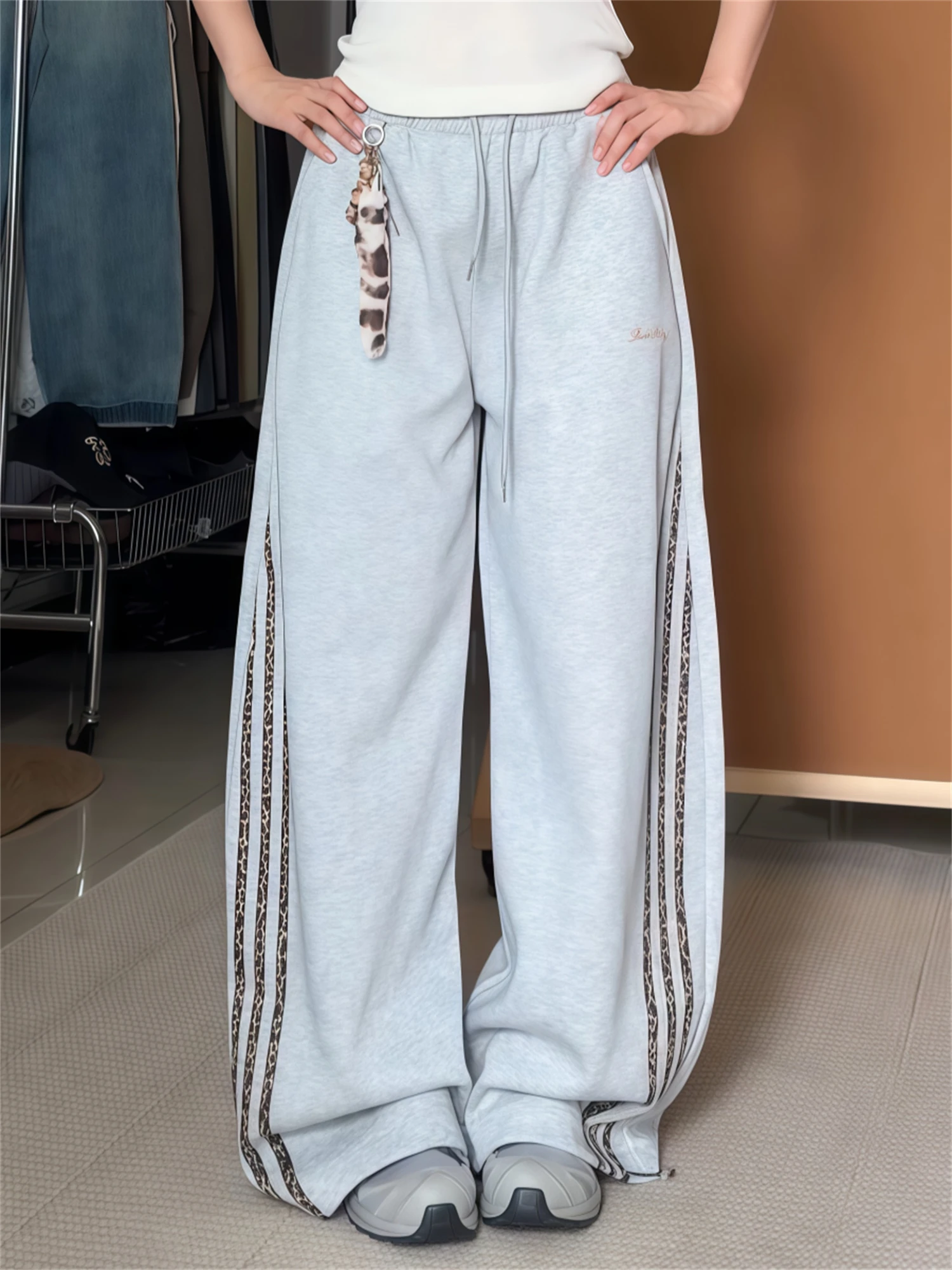 Women's Y2K Streetwear Baggy Sweatpants Gray with Leopard Print Side Stripes Drawstring Wide Leg Trousers Casual Fashion Pants
