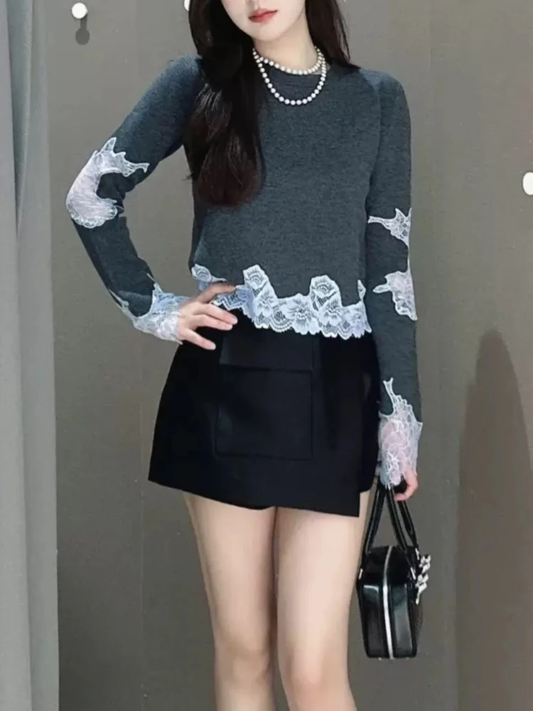 A new French grey lace patchwork short round-neck long-sleeved knitted top for the early autumn of 2025
