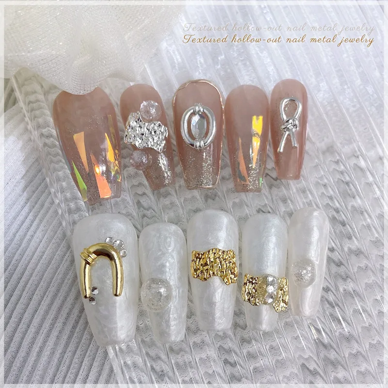 10 pz/lotto gioielli in lega giapponese-coreana che indossano unghie popolari accessori per unghie con rivetti in metallo rosso a rete in oro e argento