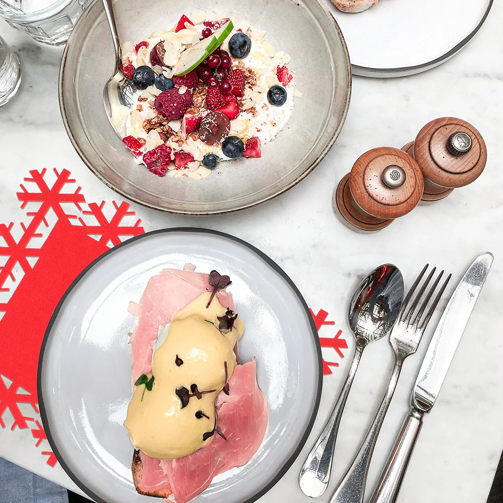 

4Pcs Felt Christmas Placemats Snowflake Table Mats Heat Resistant Home Restaurant Decoration Place Mat Christmas Placemats