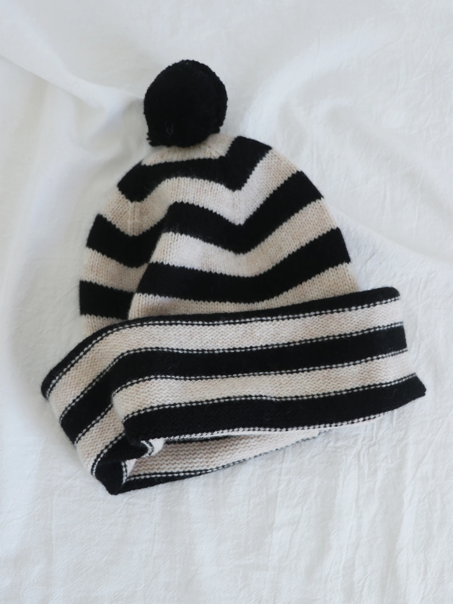 cappello-in-maglia-di-lana-calda-unisex-ideale-per-l’autunno-e-l’inverno-con-motivo-a-righe-e-pompon-un-accessorio-di-moda-confortevole-per-coppie-e-giovani-prodotto-in-cina