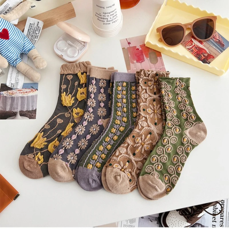 5 Pairs of Exquisite Retro Forest Style Embossed Flower Women's Mid Tube Socks With Personalized College Style Casual Socks