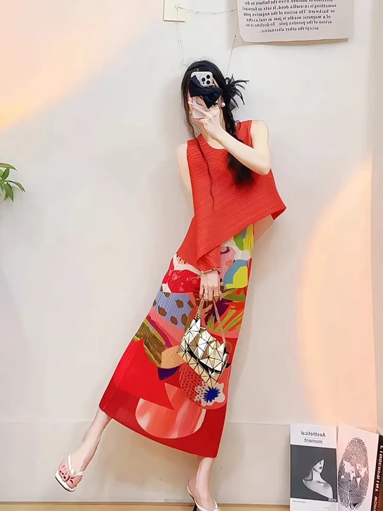 

Красный летний модный комплект: топ с высокой талией и плиссированной асимметричной юбкой, повседневный стиль, дышащий полиэстер, круглый вырез горловины