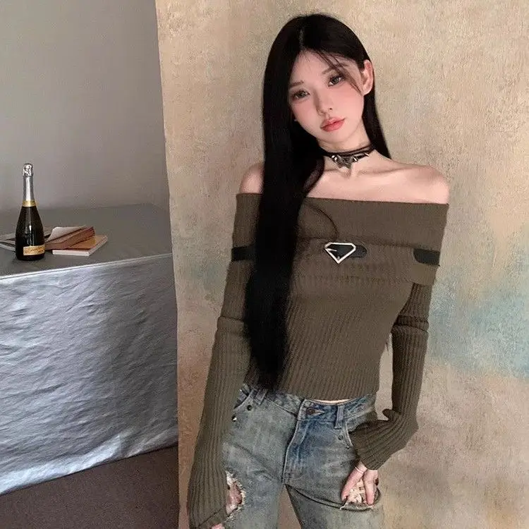 New Women's One Shoulder Long Sleeve Knitted Shirt for Spicy Girls Tailored Small and Trendy Short Top