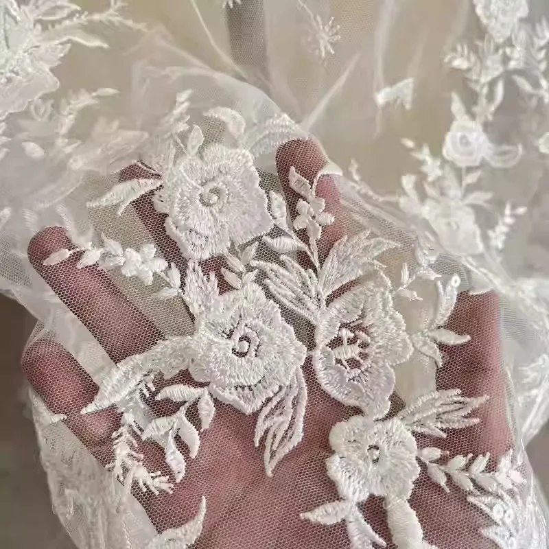 tissu-en-dentelle-brodee-de-haute-qualite-materiaux-de-robe-de-mariee-haut-de-gamme-materiaux-decoratifs-en-tissu-brode-faits-a-la-main