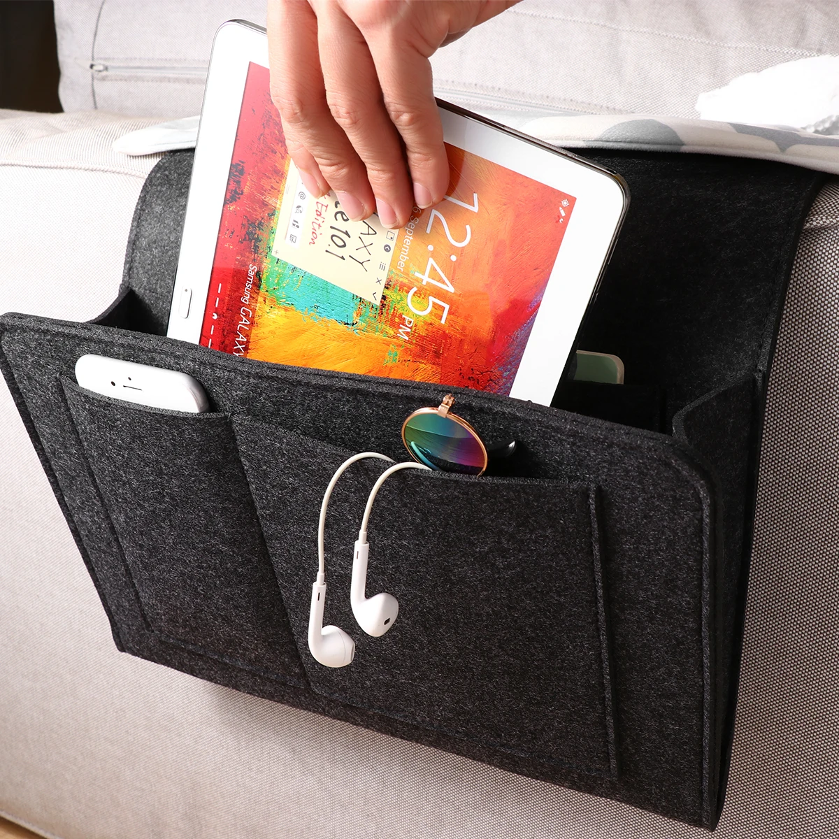 

Black Felt Storage Bag Bed Organiser Pearlescent Bedside Hanging Storage Pocket Bag Organizer for Phone Glasses Book Organizer