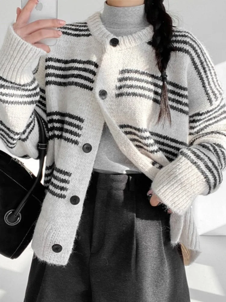 

Fashionable Autumn Winter Striped Loose Knitwear Single Button Sweater Color Block Casual Style Women's Top Streetwear