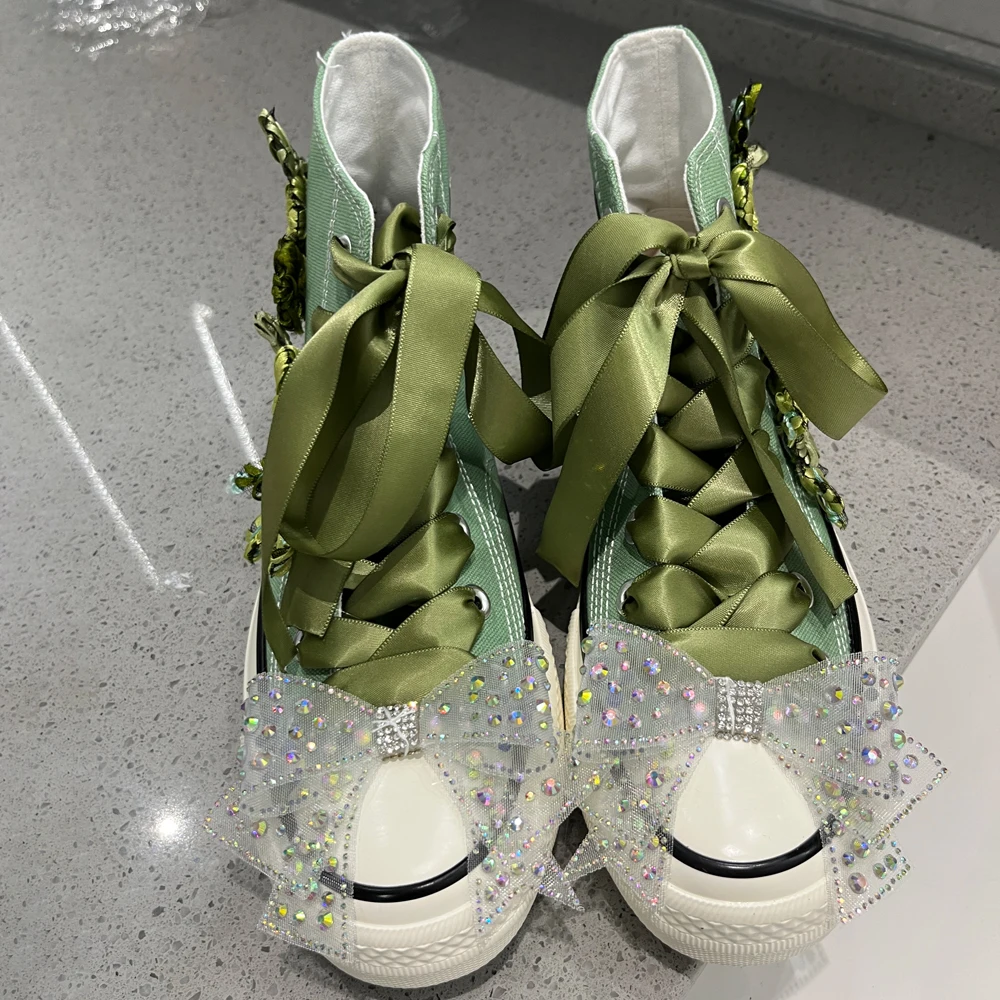 

Зеленые кроссовки