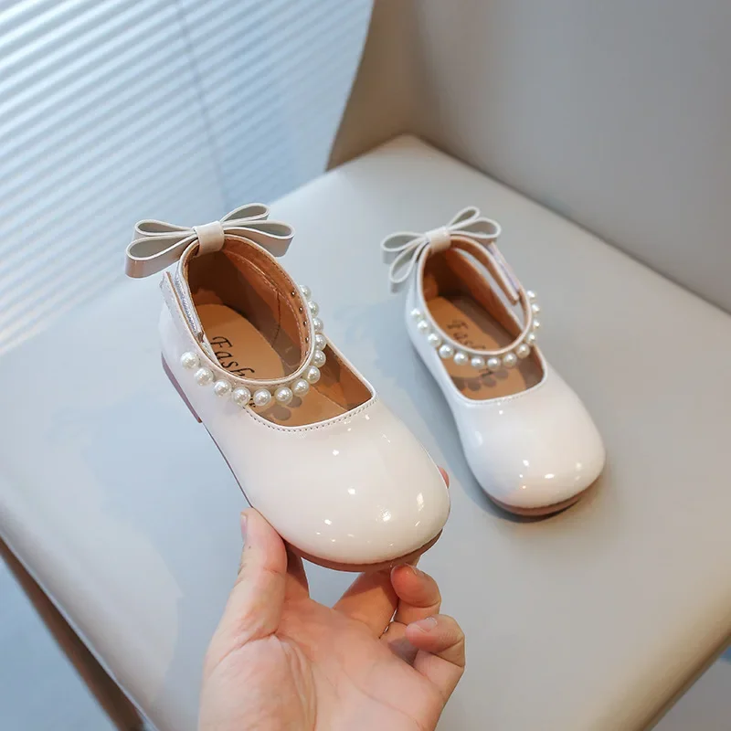 New 2024 Spring Autumn Girls Leather Shoes with Bowknot Pearls Princess Shoes Kids Sweet Soft Sole Flats Children Casual Sandals