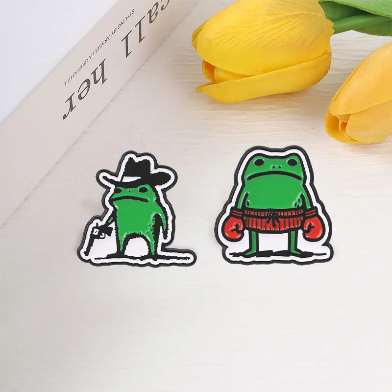 Cowboyhut Pistole Boxender Frosch Emaille-Abzeichen Cooler Meme-Stil Pin Grüner Amphibien-Charakter Metallbrosche Revers-Accessoire Geschenk – Detail 6