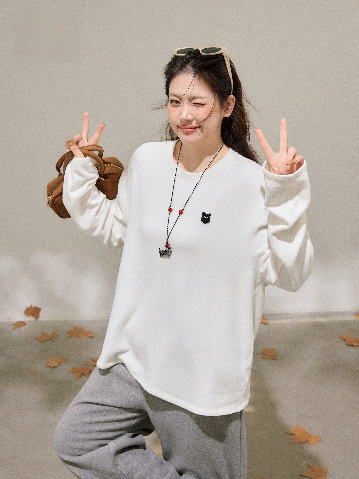 

Женская теплая белая базовая кофта больших размеров с длинным рукавом, на флисовой подкладке, в корейском стиле, для повседневной носки, с эффектом стройности, модная, с высокой талией