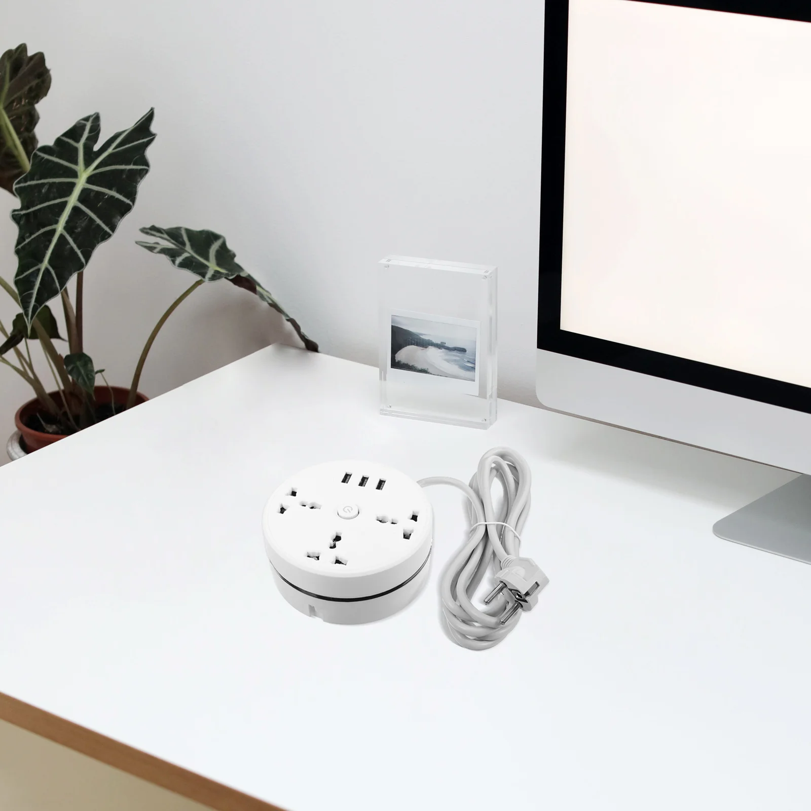 

Multi-Functional Power Strip 6 Outlet Travel Extension Board Overload Protection For Home Office Camping Portable Outdoor