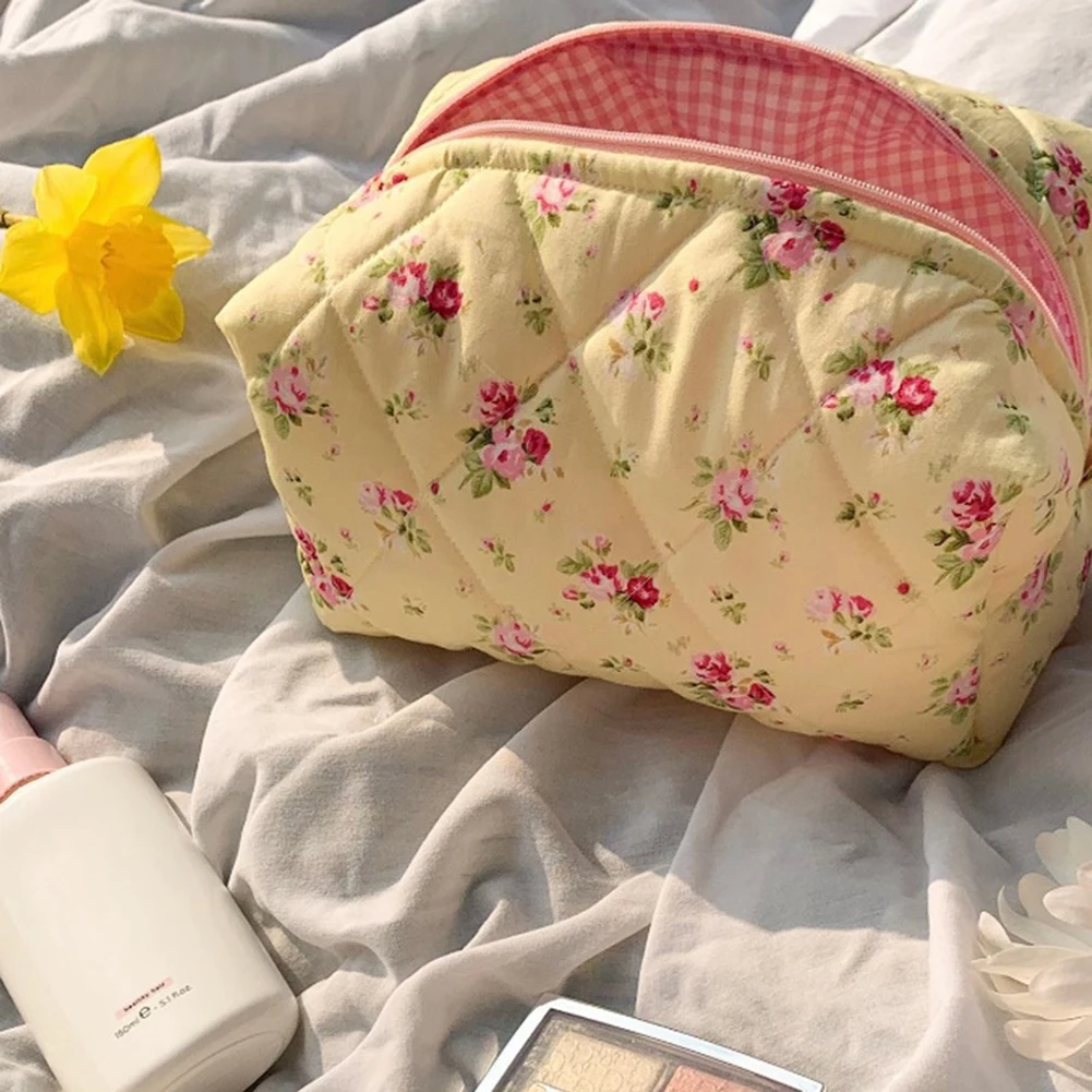 Cute Floral Makeup Organizer Storage Bag Large Quilted Cosmetic Organizer Case with Zipper Skincare Bag for Women and Girls