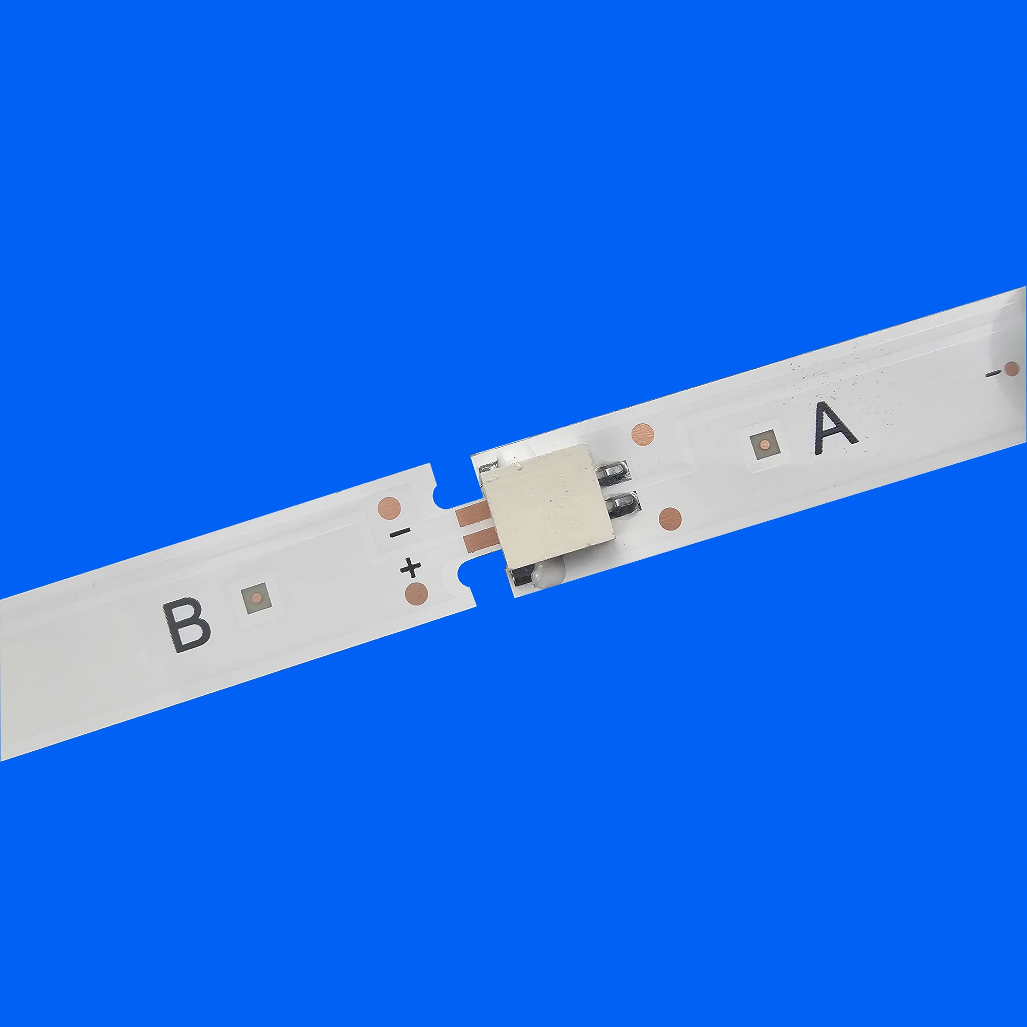 

LED strip For H65B7300 HE659XH H65B7100I 65R6E1 65R7E1 H65B7100 65H6590F H65A6140 65H6570F 65H6510G H65B7100IL LB6507M V0